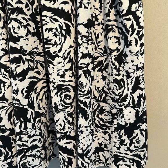 Adrienne Vittadini Medium Pull-on Activewear Skirt - Picture 4 of 8